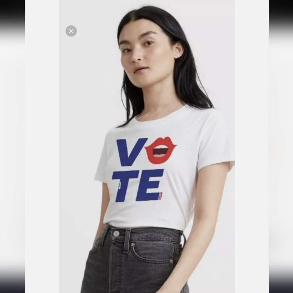 NWT Levi's Vote Tee
